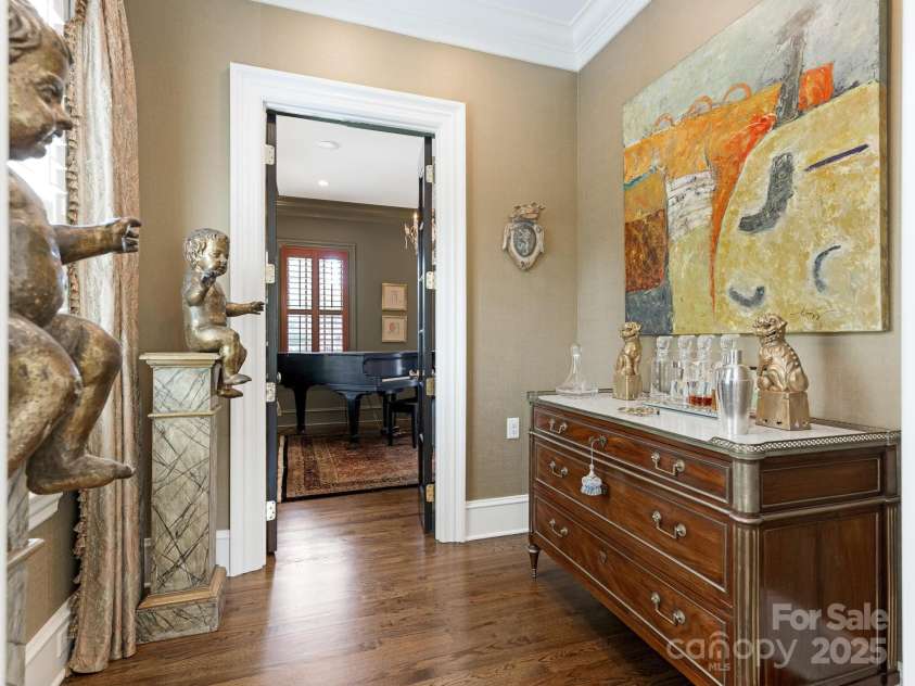 2044 Queens Road, Charlotte, NC 28207.  MLS# CAR4294070, YatesRealty ID 33887. 