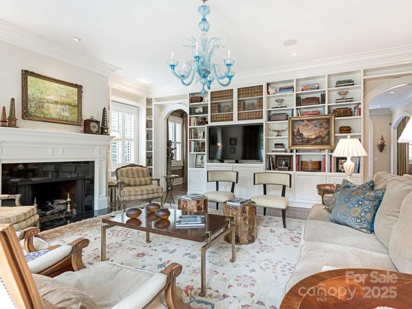 2044 Queens Road, Charlotte, NC 28207.  MLS# CAR4294070, YatesRealty ID 33887. 