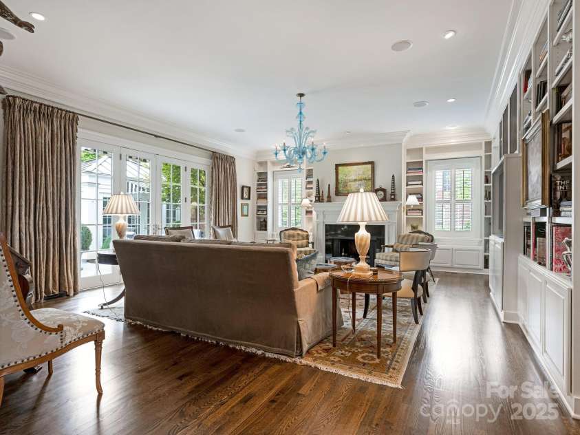 2044 Queens Road, Charlotte, NC 28207.  MLS# CAR4294070, YatesRealty ID 33887. 