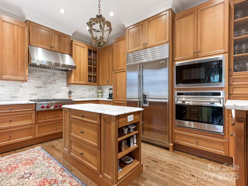2044 Queens Road, Charlotte, NC 28207.  MLS# CAR4294070, YatesRealty ID 33887. 