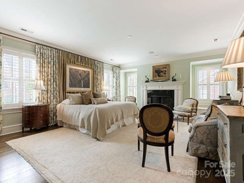 2044 Queens Road, Charlotte, NC 28207.  MLS# CAR4294070, YatesRealty ID 33887. 