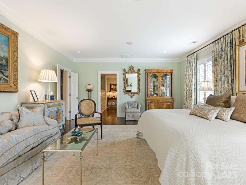 2044 Queens Road, Charlotte, NC 28207.  MLS# CAR4294070, YatesRealty ID 33887. 