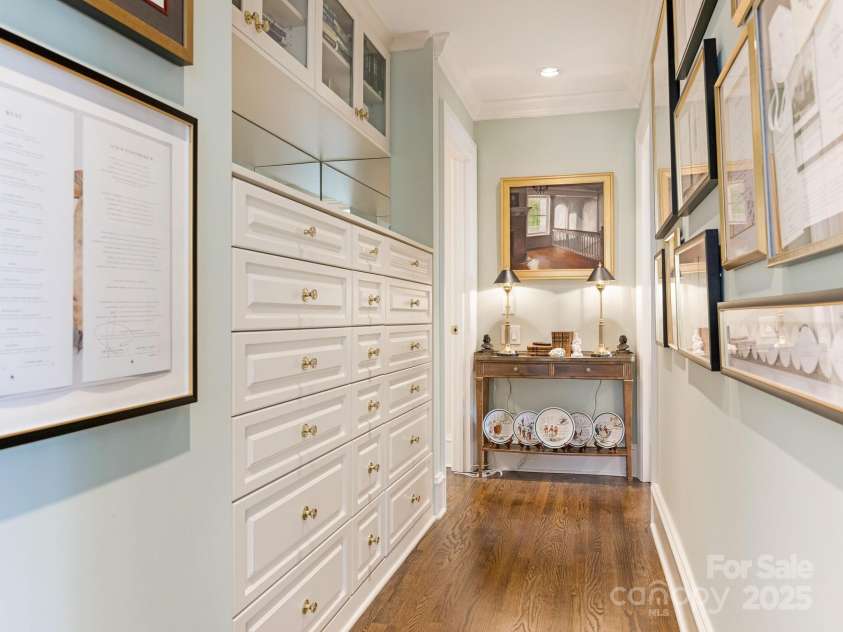 2044 Queens Road, Charlotte, NC 28207.  MLS# CAR4294070, YatesRealty ID 33887. 