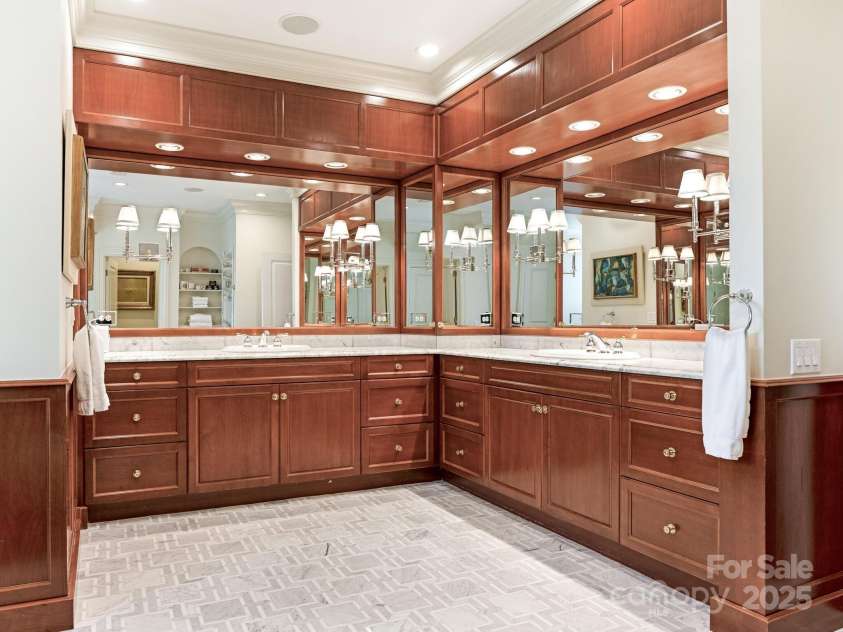 2044 Queens Road, Charlotte, NC 28207.  MLS# CAR4294070, YatesRealty ID 33887. 