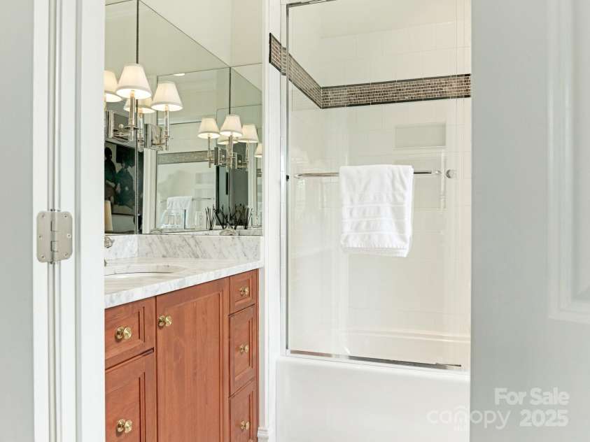 2044 Queens Road, Charlotte, NC 28207.  MLS# CAR4294070, YatesRealty ID 33887. 