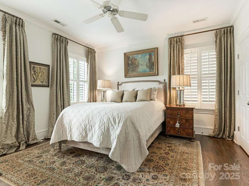 2044 Queens Road, Charlotte, NC 28207.  MLS# CAR4294070, YatesRealty ID 33887. 