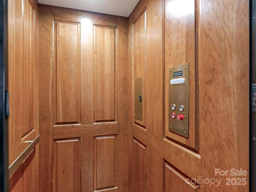 2044 Queens Road, Charlotte, NC 28207.  MLS# CAR4294070, YatesRealty ID 33887. 