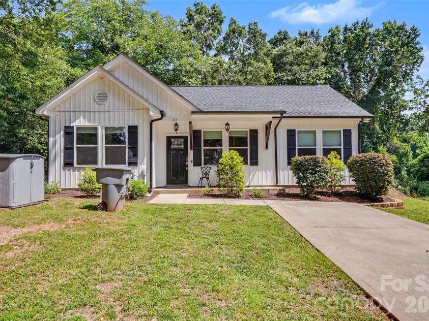 119 Brown Street, Clover, SC 29710.  MLS# CAR4434690, YatesRealty ID 33888. 
