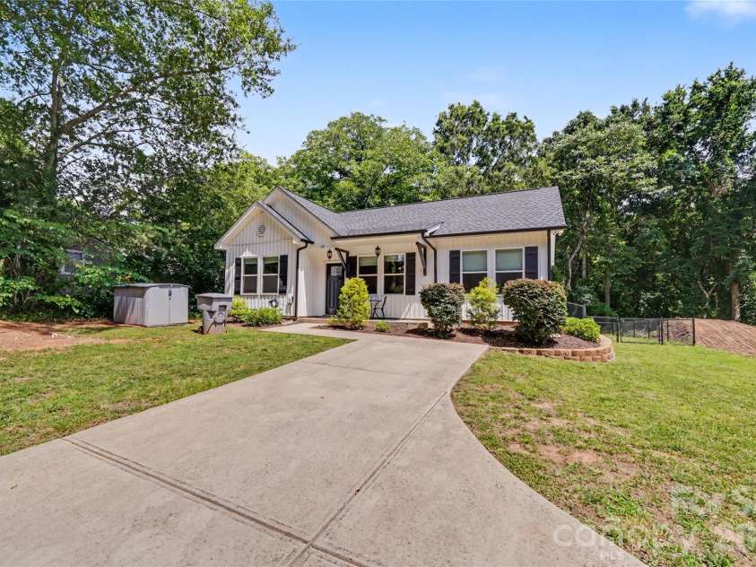 119 Brown Street, Clover, SC 29710.  MLS# CAR4434690, YatesRealty ID 33888. 