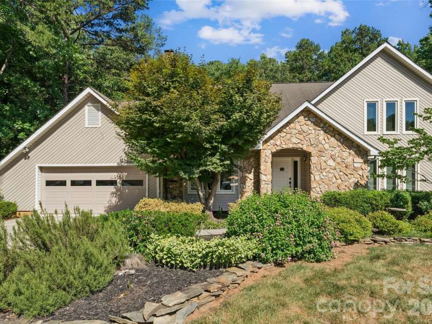 7935 Altacrest Drive, Concord, NC 28027.  MLS# CAR4395128, YatesRealty ID 33889. 