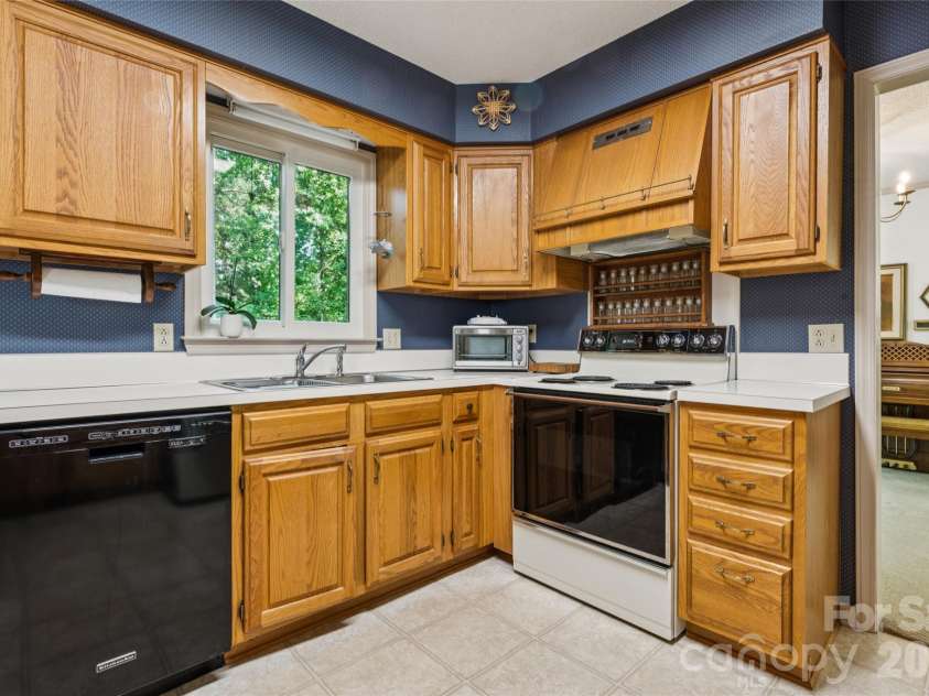 7935 Altacrest Drive, Concord, NC 28027.  MLS# CAR4395128, YatesRealty ID 33889. 