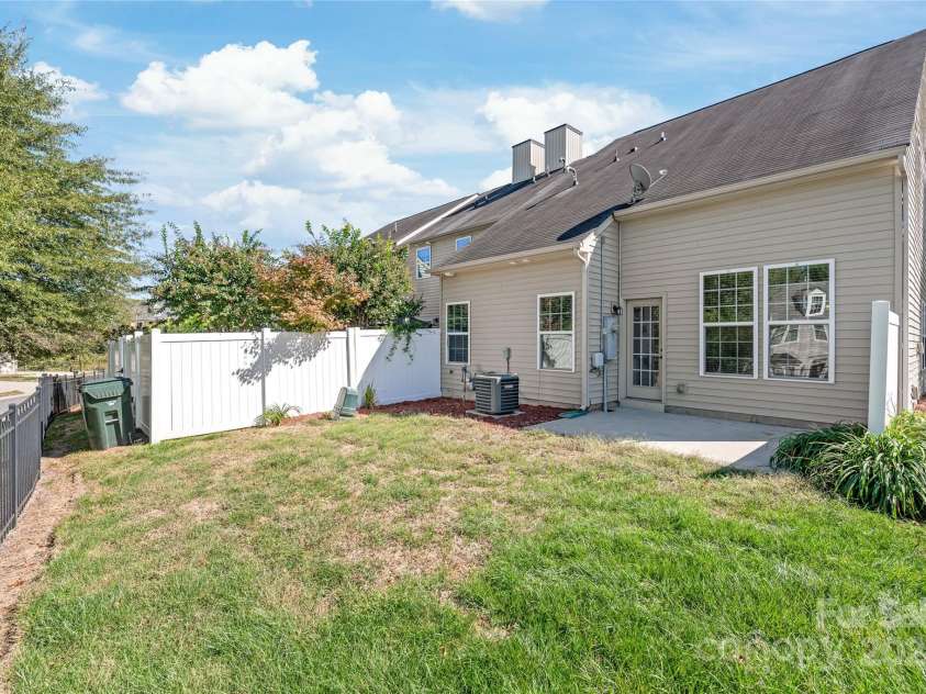 9510 Birkwood Court, Charlotte, NC 28278.  MLS# CAR4197945, YatesRealty ID 3389. 