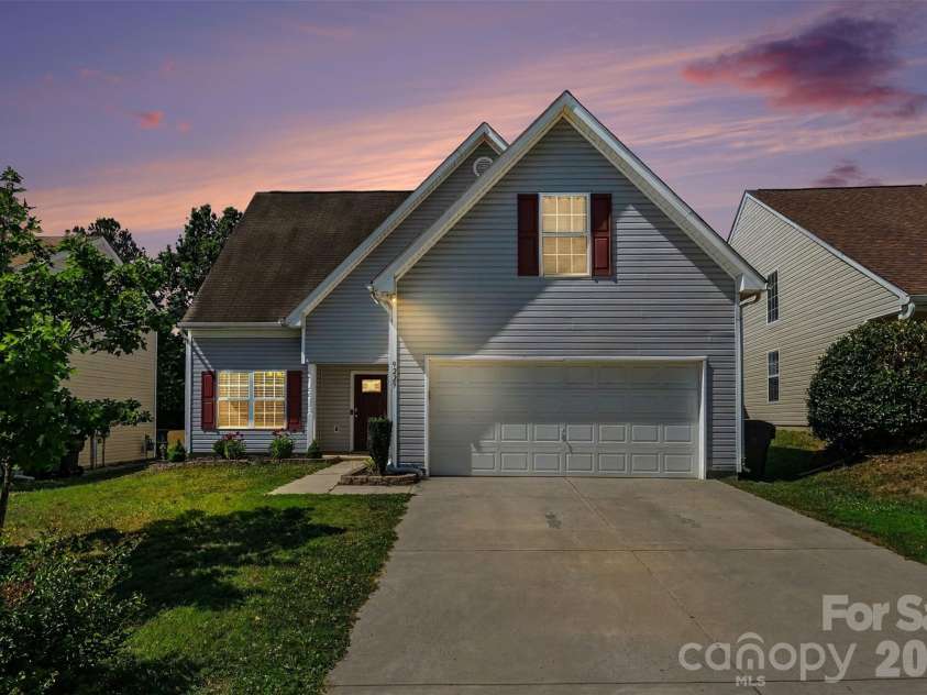 9229 Simonton Drive, Charlotte, NC 28269.  MLS# CAR4394490, YatesRealty ID 33890. 