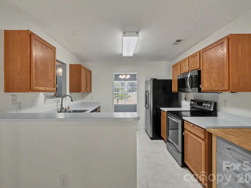 9229 Simonton Drive, Charlotte, NC 28269.  MLS# CAR4394490, YatesRealty ID 33890. 