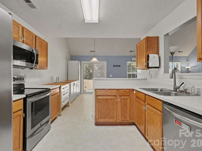 9229 Simonton Drive, Charlotte, NC 28269.  MLS# CAR4394490, YatesRealty ID 33890. 