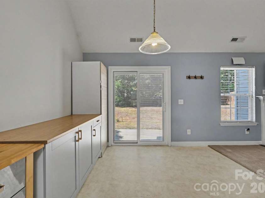 9229 Simonton Drive, Charlotte, NC 28269.  MLS# CAR4394490, YatesRealty ID 33890. 