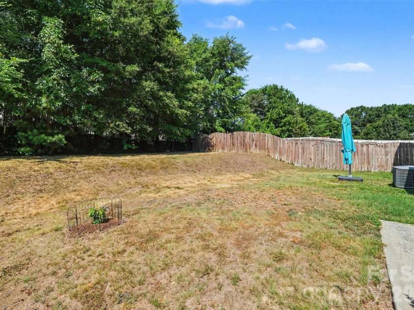 9229 Simonton Drive, Charlotte, NC 28269.  MLS# CAR4394490, YatesRealty ID 33890. 