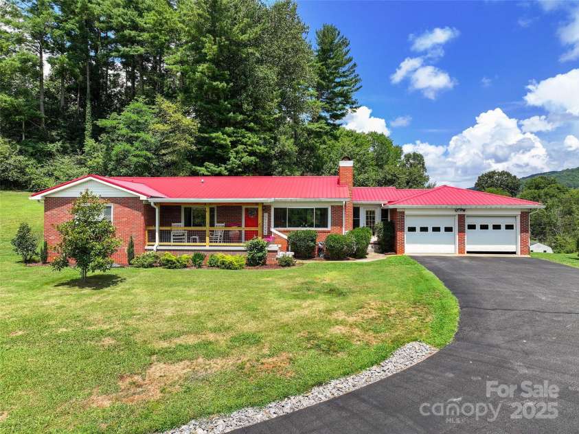 983 Lee Road, Clyde, NC 28721.  MLS# CAR4288440, YatesRealty ID 33890. 