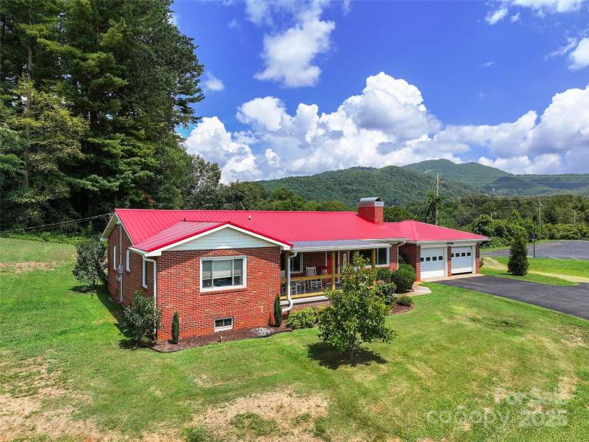 983 Lee Road, Clyde, NC 28721.  MLS# CAR4288440, YatesRealty ID 33890. 