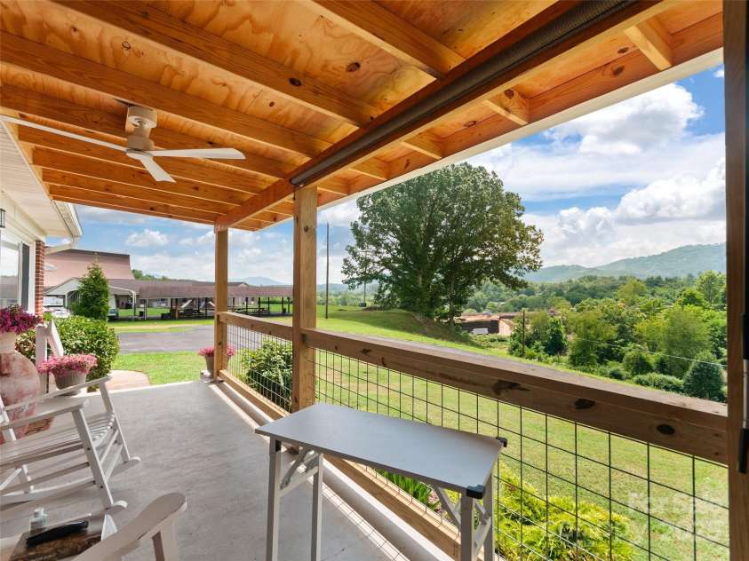 983 Lee Road, Clyde, NC 28721.  MLS# CAR4288440, YatesRealty ID 33890. 