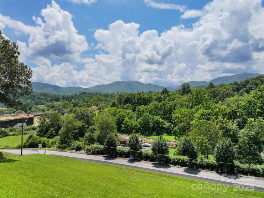 983 Lee Road, Clyde, NC 28721.  MLS# CAR4288440, YatesRealty ID 33890. 