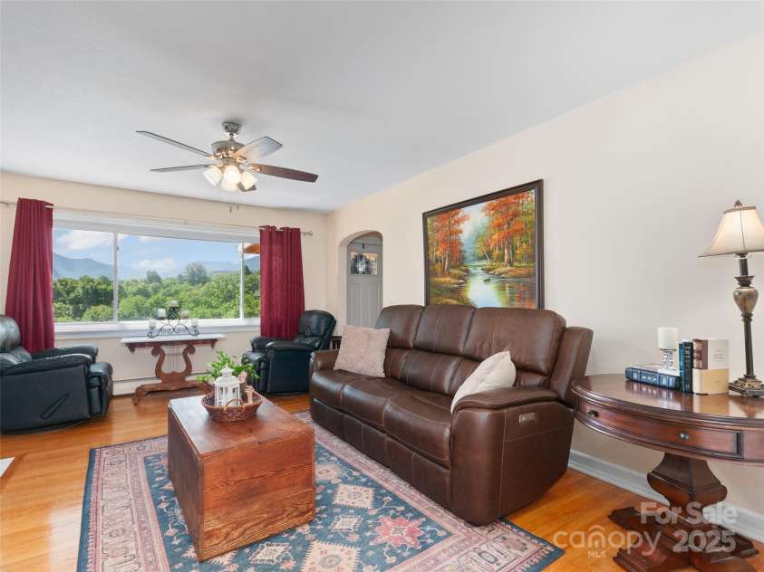 983 Lee Road, Clyde, NC 28721.  MLS# CAR4288440, YatesRealty ID 33890. 