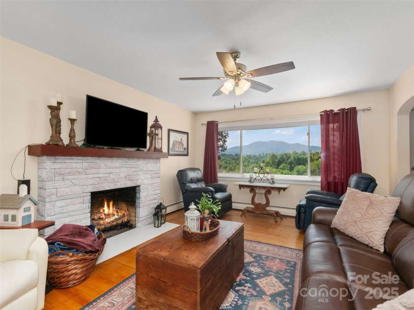 983 Lee Road, Clyde, NC 28721.  MLS# CAR4288440, YatesRealty ID 33890. 