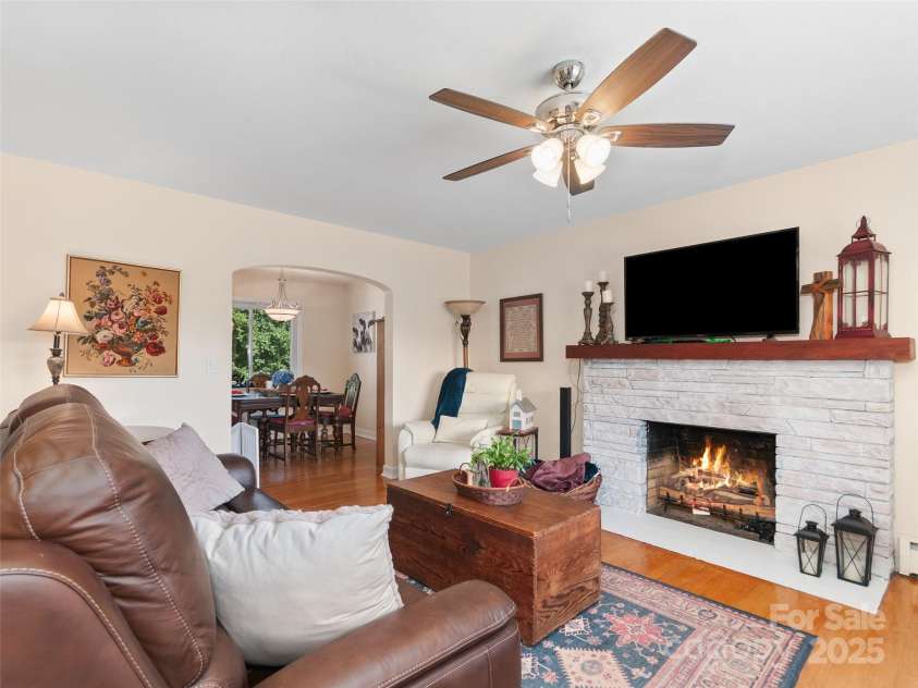 983 Lee Road, Clyde, NC 28721.  MLS# CAR4288440, YatesRealty ID 33890. 