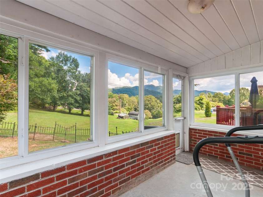 983 Lee Road, Clyde, NC 28721.  MLS# CAR4288440, YatesRealty ID 33890. 