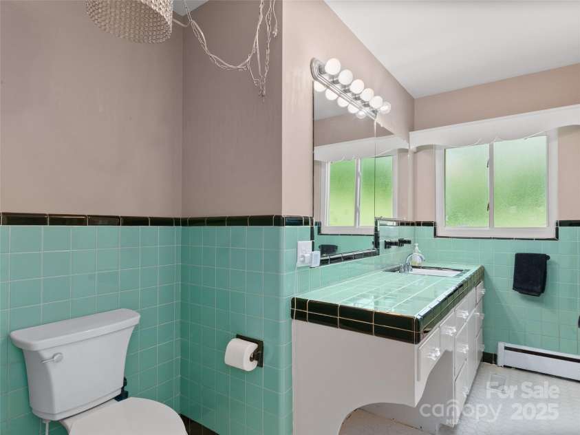983 Lee Road, Clyde, NC 28721.  MLS# CAR4288440, YatesRealty ID 33890. 