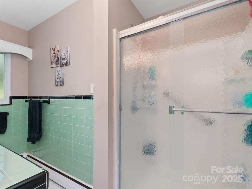 983 Lee Road, Clyde, NC 28721.  MLS# CAR4288440, YatesRealty ID 33890. 