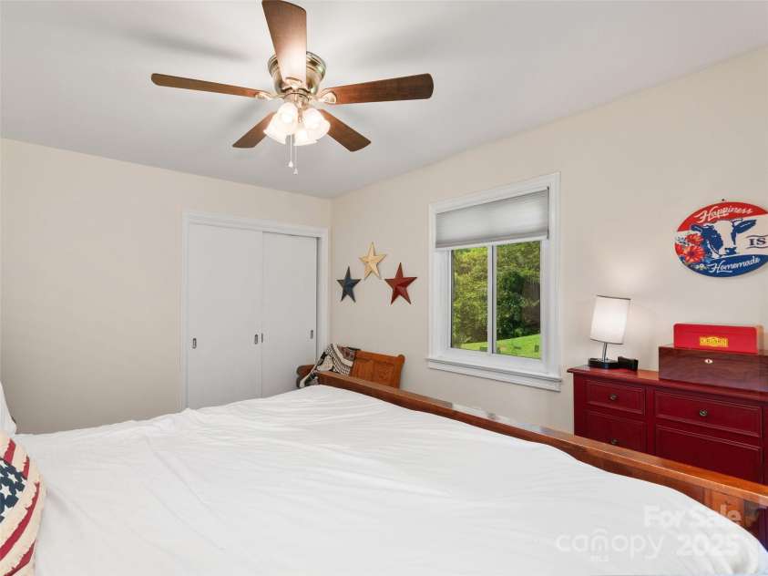 983 Lee Road, Clyde, NC 28721.  MLS# CAR4288440, YatesRealty ID 33890. 