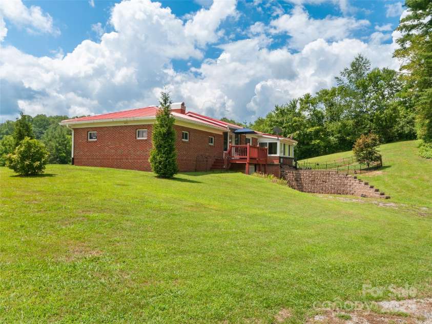 983 Lee Road, Clyde, NC 28721.  MLS# CAR4288440, YatesRealty ID 33890. 