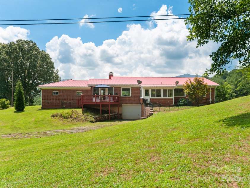 983 Lee Road, Clyde, NC 28721.  MLS# CAR4288440, YatesRealty ID 33890. 
