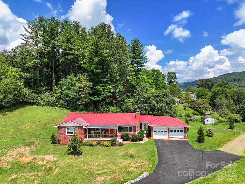 983 Lee Road, Clyde, NC 28721.  MLS# CAR4288440, YatesRealty ID 33890. 