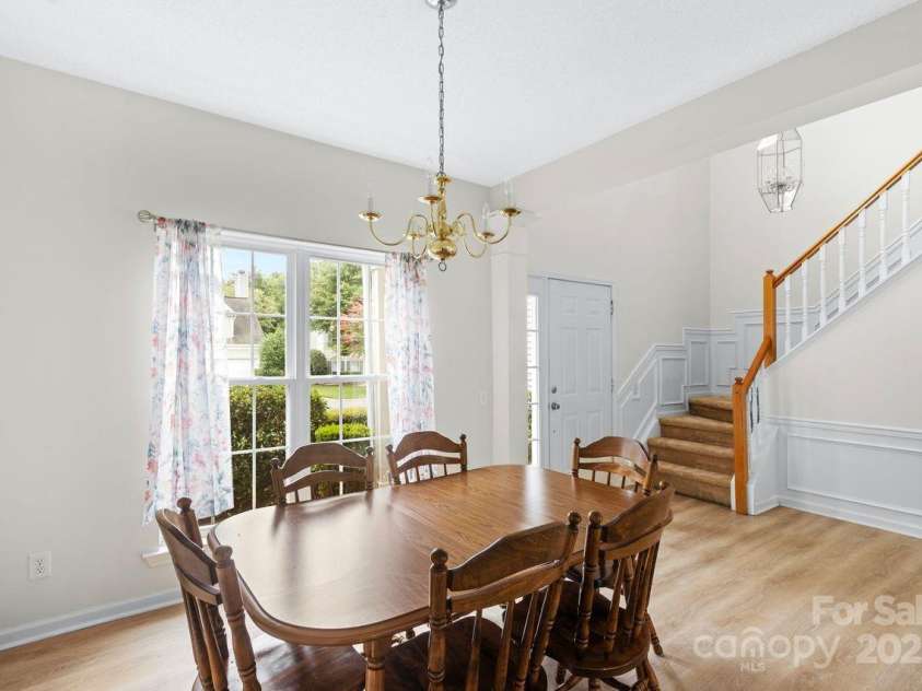 11320 Wagonford Lane, Charlotte, NC 28273.  MLS# CAR4292015, YatesRealty ID 33891. Dining/entry
