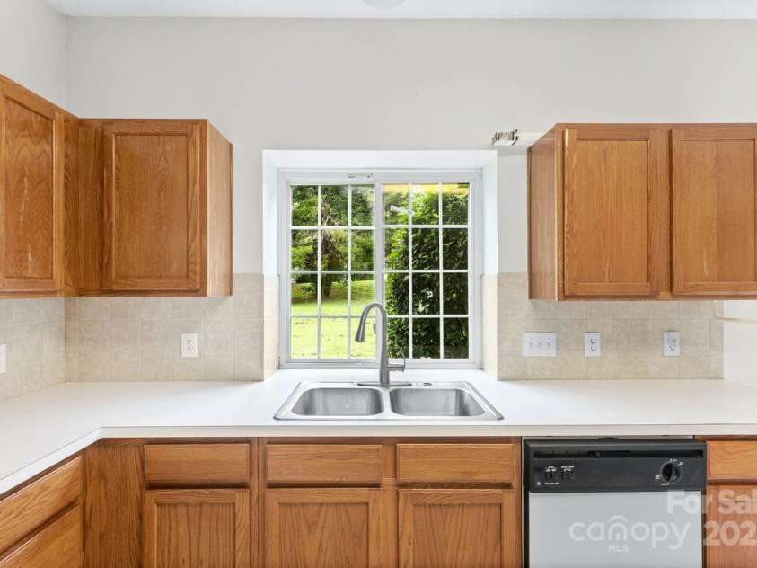 11320 Wagonford Lane, Charlotte, NC 28273.  MLS# CAR4292015, YatesRealty ID 33891. Kitchen with Hibiscus Bush