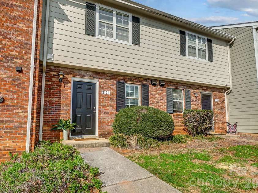 3109 Heathstead Place, Charlotte, NC 28210.  MLS# CAR4380888, YatesRealty ID 33892. 
