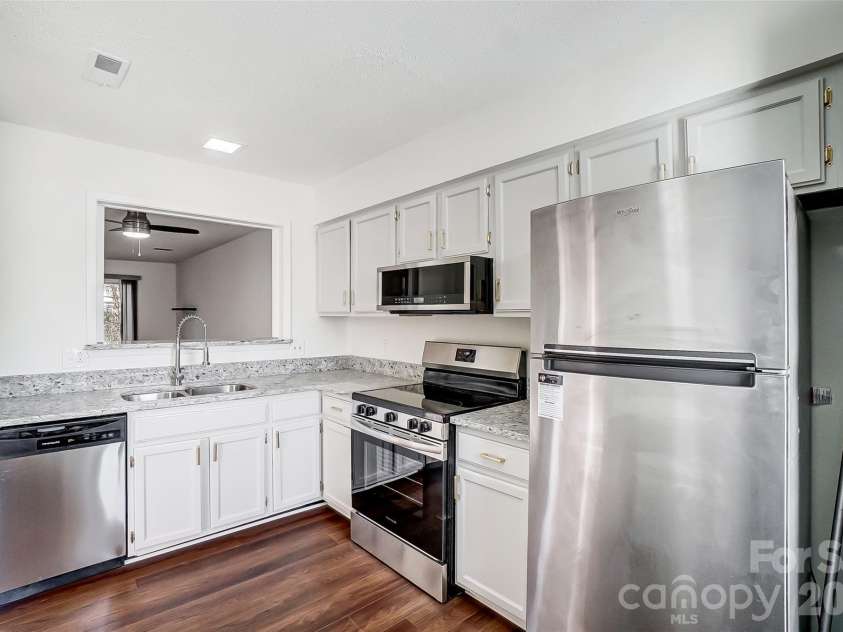 3109 Heathstead Place, Charlotte, NC 28210.  MLS# CAR4380888, YatesRealty ID 33892. 