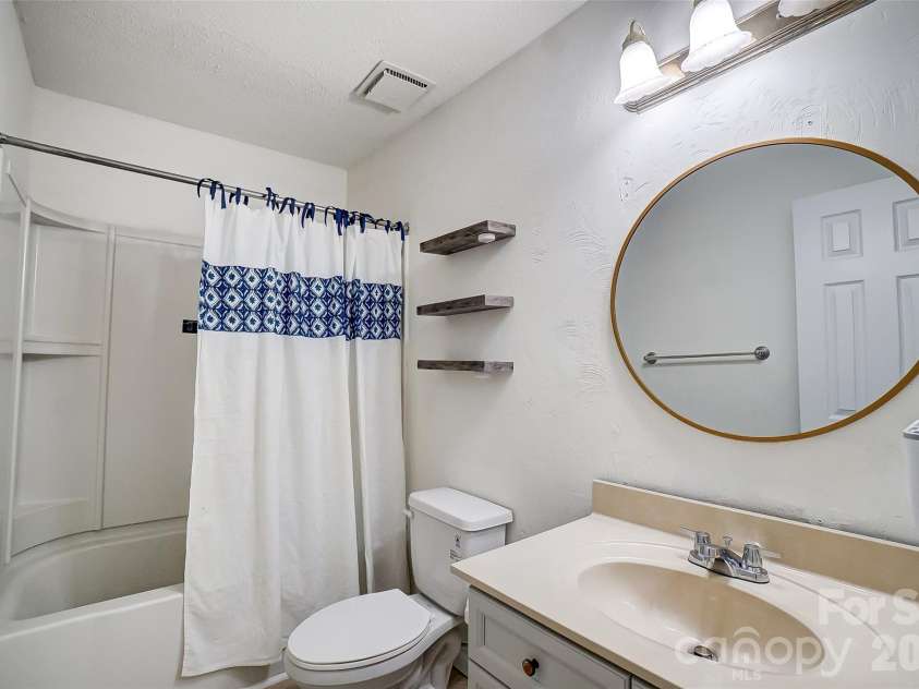 3109 Heathstead Place, Charlotte, NC 28210.  MLS# CAR4380888, YatesRealty ID 33892. 