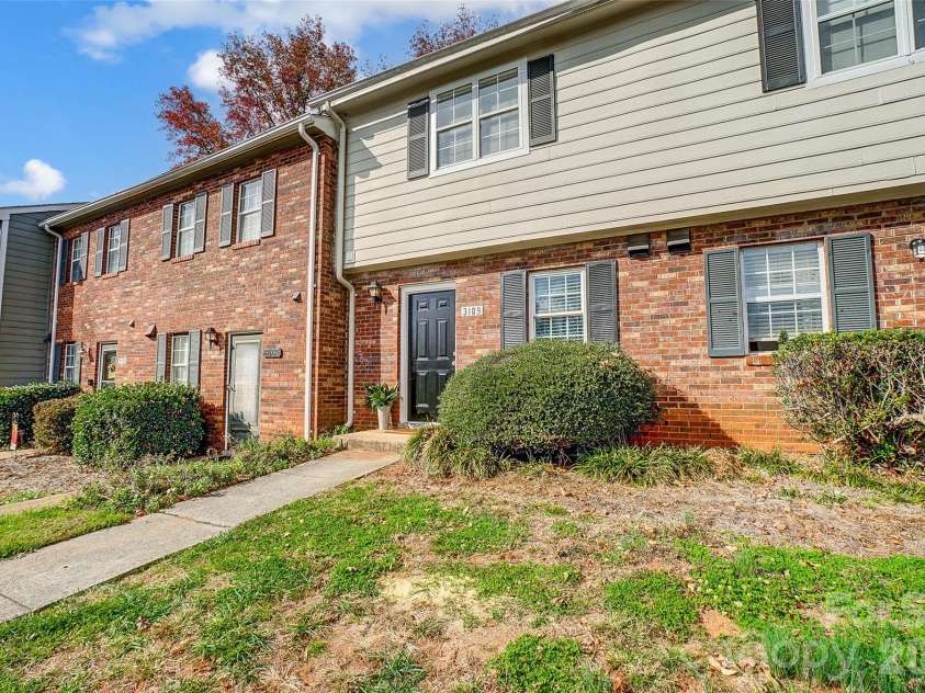 3109 Heathstead Place, Charlotte, NC 28210.  MLS# CAR4380888, YatesRealty ID 33892. 