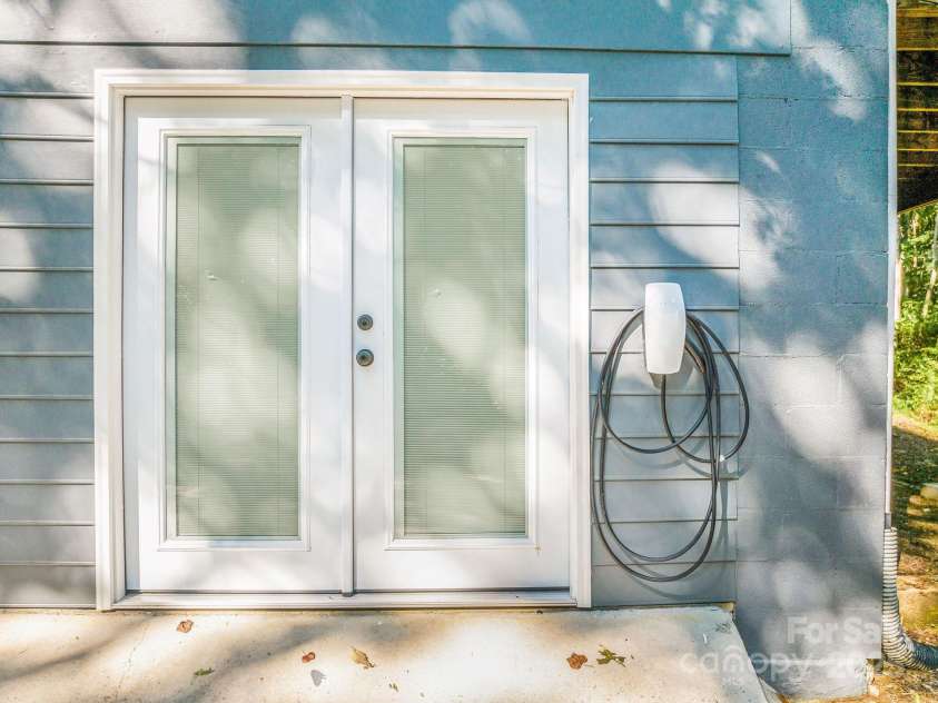 87 Crows Nest Road, Hendersonville, NC 28791.  MLS# CAR4292116, YatesRealty ID 33892. E plug