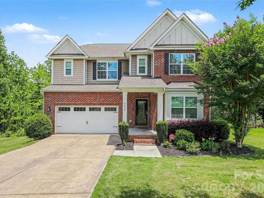 9530 Reid Hall Lane, Matthews, NC 28105.  MLS# CAR4391240, YatesRealty ID 33893. 