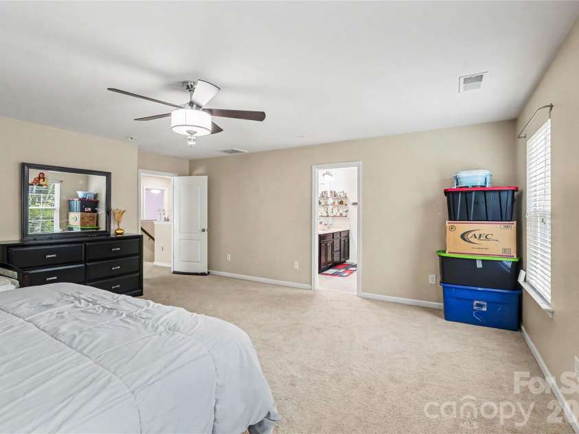 9530 Reid Hall Lane, Matthews, NC 28105.  MLS# CAR4391240, YatesRealty ID 33893. 