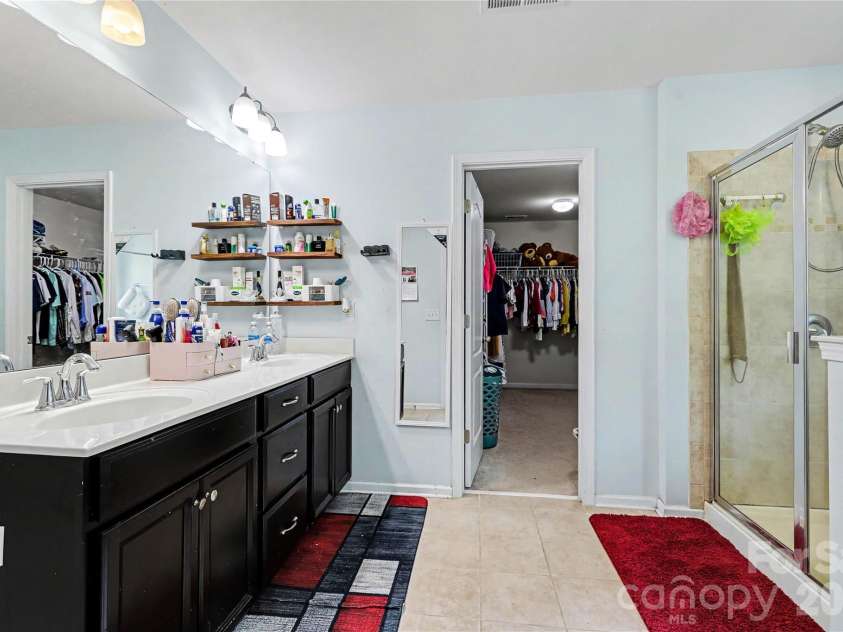 9530 Reid Hall Lane, Matthews, NC 28105.  MLS# CAR4391240, YatesRealty ID 33893. 