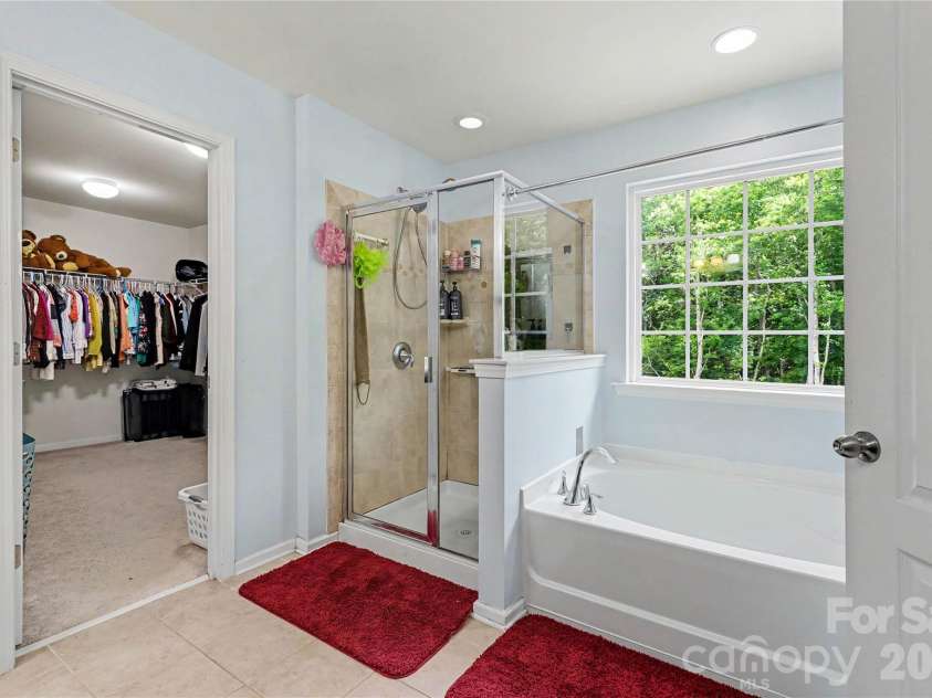 9530 Reid Hall Lane, Matthews, NC 28105.  MLS# CAR4391240, YatesRealty ID 33893. 
