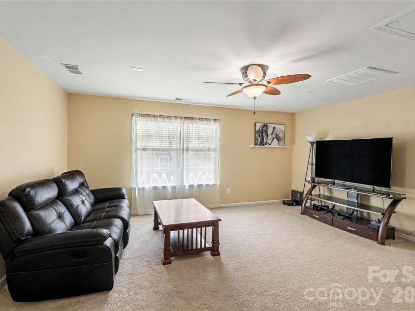 9530 Reid Hall Lane, Matthews, NC 28105.  MLS# CAR4391240, YatesRealty ID 33893. 