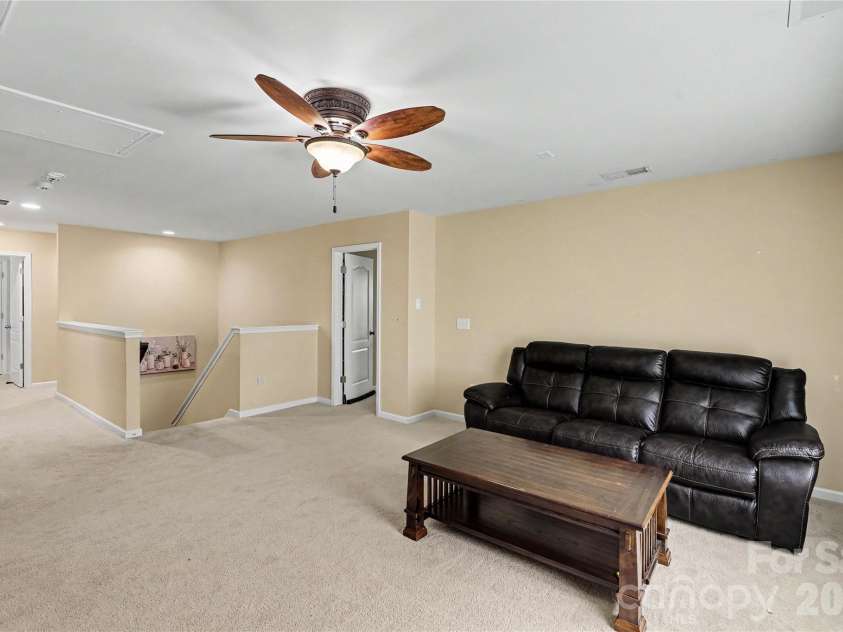 9530 Reid Hall Lane, Matthews, NC 28105.  MLS# CAR4391240, YatesRealty ID 33893. 