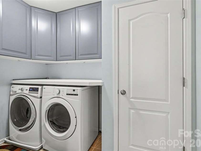 9530 Reid Hall Lane, Matthews, NC 28105.  MLS# CAR4391240, YatesRealty ID 33893. 