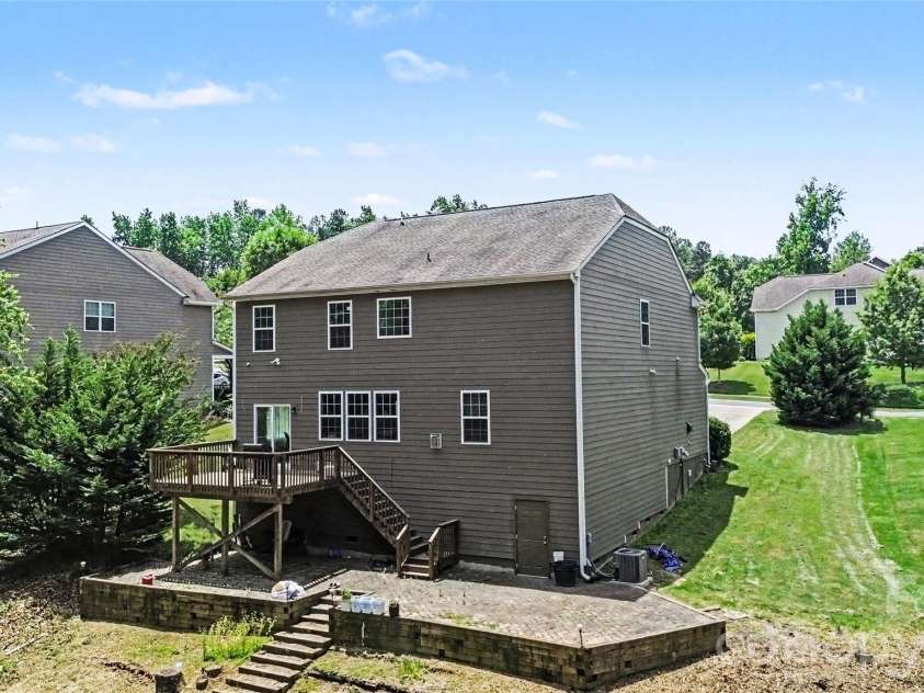 9530 Reid Hall Lane, Matthews, NC 28105.  MLS# CAR4391240, YatesRealty ID 33893. 